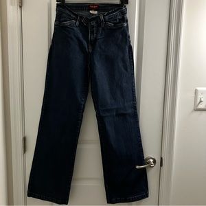 LEVI’s | Genuinely Crafted perfectly slimming blue jeans | size 8M